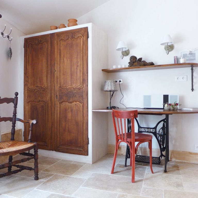 Hirondelle En Provence 3*