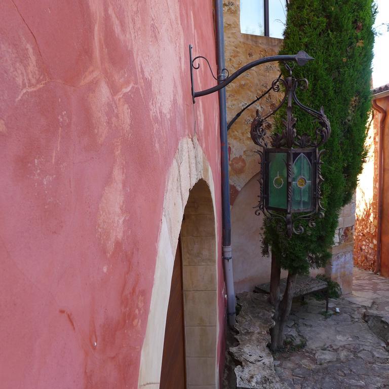 Hirondelle En Provence 3*